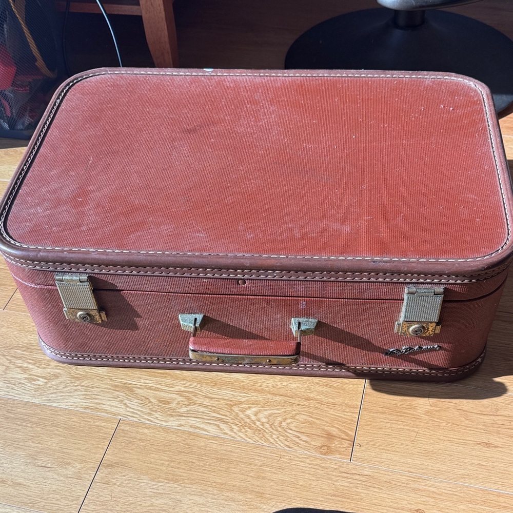 Lady Baltimore vintage train case